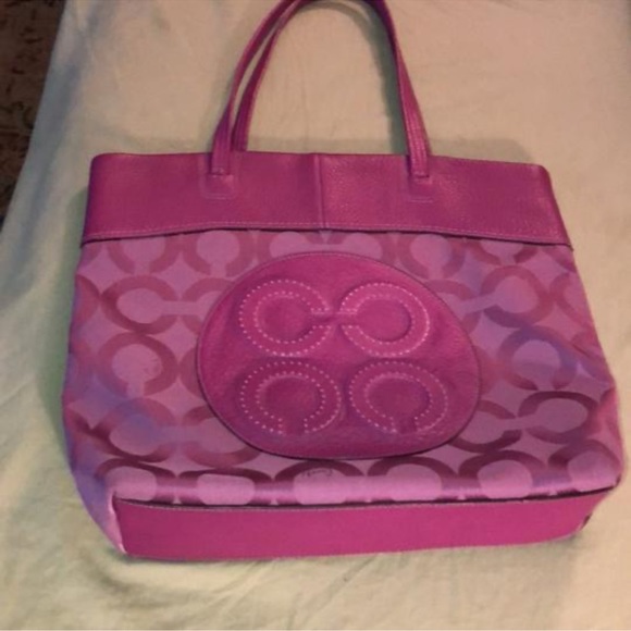 Authentic Coach tote with leather logo and details, beautiful berry color. - Picture 8 of 11